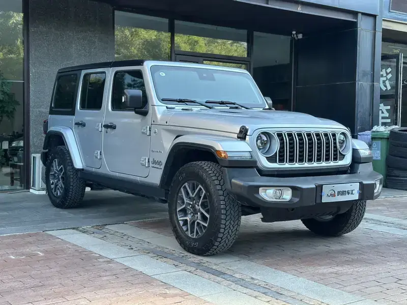 2024 Jeep Wrangler с пробегом 16 000 км