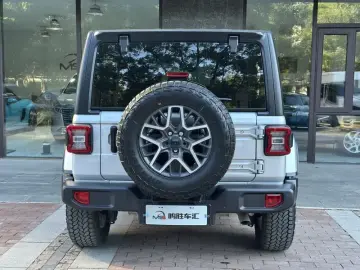 2024 Jeep Wrangler с пробегом 16 000 км