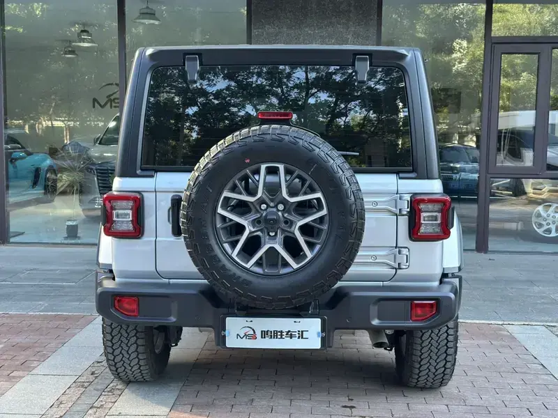 2024 Jeep Wrangler с пробегом 16 000 км