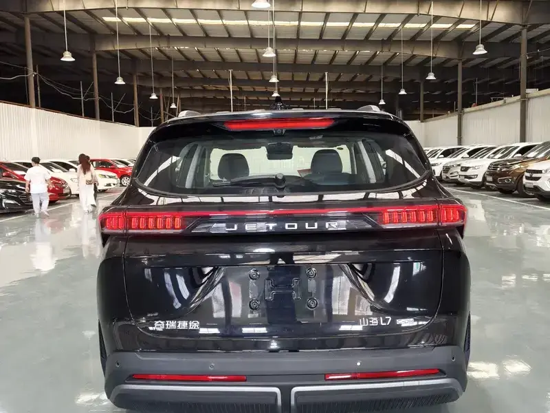 2024 JETOUR Shanhai L7 с пробегом 9 300 км