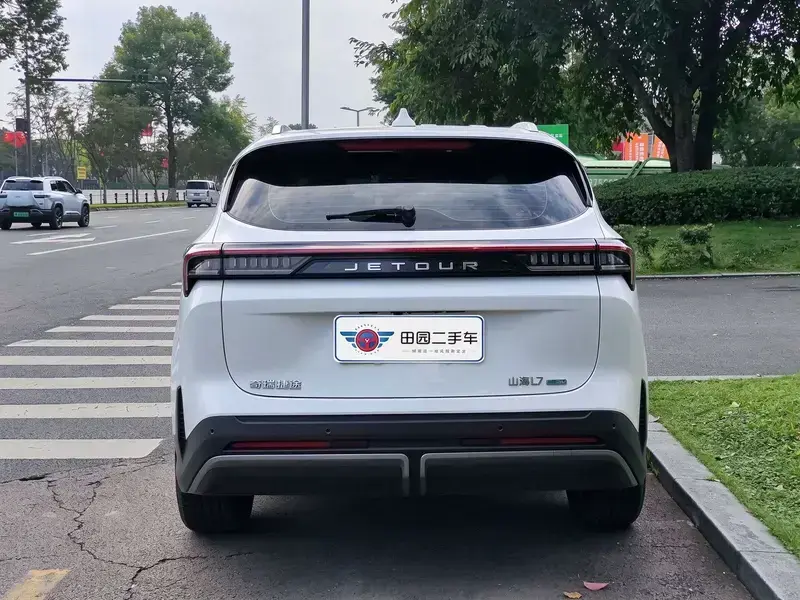 2025 JETOUR Shanhai L7 с пробегом 23 000 км