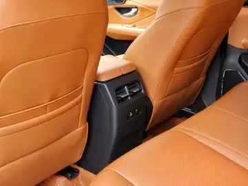 2025 JETOUR Shanhai L7 с пробегом 23 000 км