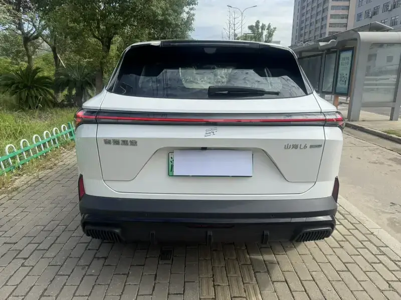 2024 JETOUR Shanhai L6 с пробегом 6 800 км