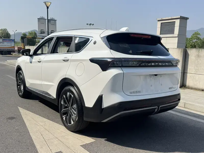 2025 JETOUR Shanhai L7 с пробегом 22 000 км