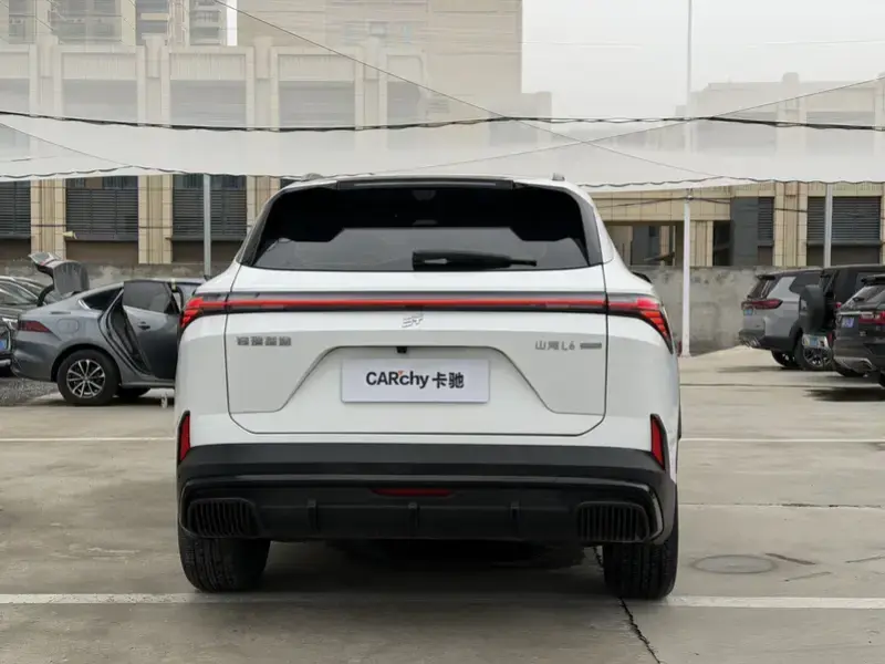 2024 JETOUR Shanhai L6 с пробегом 26 000 км