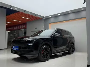 2024 JETOUR Shanhai L7 с пробегом 8 000 км