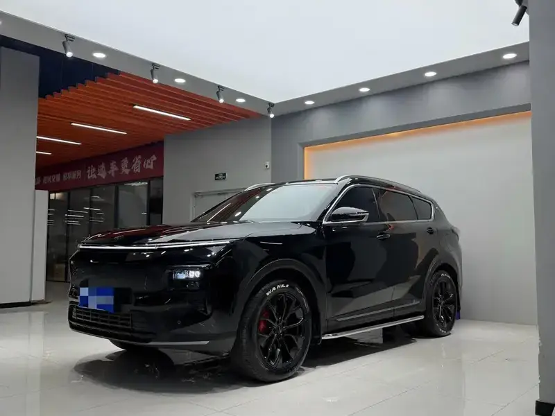 2024 JETOUR Shanhai L7 с пробегом 8 000 км