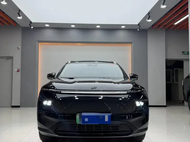 2024 JETOUR Shanhai L7 с пробегом 8 000 км
