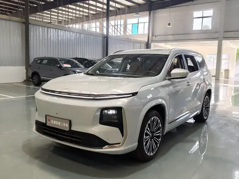 2025 JETOUR Shanhai L9 с пробегом 6 300 км