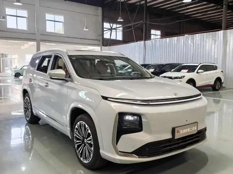 2025 JETOUR Shanhai L9 с пробегом 6 300 км