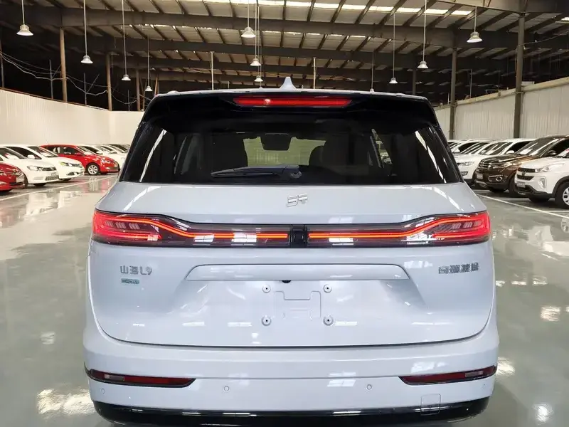2025 JETOUR Shanhai L9 с пробегом 6 300 км