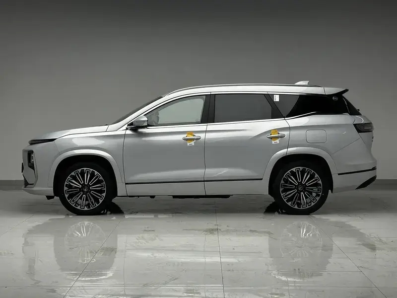 2025 JETOUR Shanhai L9 с пробегом 21 800 км