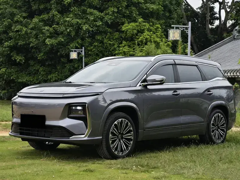 2025 JETOUR Shanhai L9 с пробегом 20 000 км