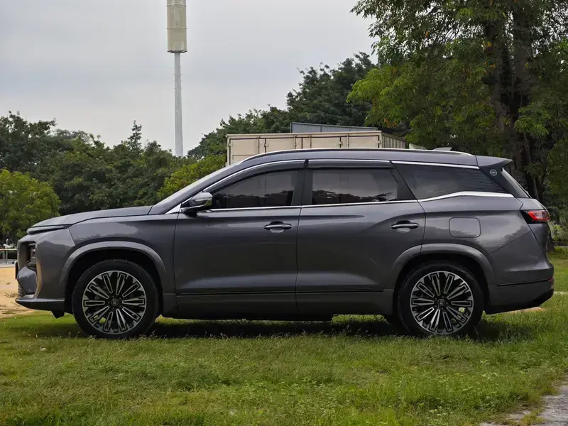 2025 JETOUR Shanhai L9 с пробегом 20 000 км