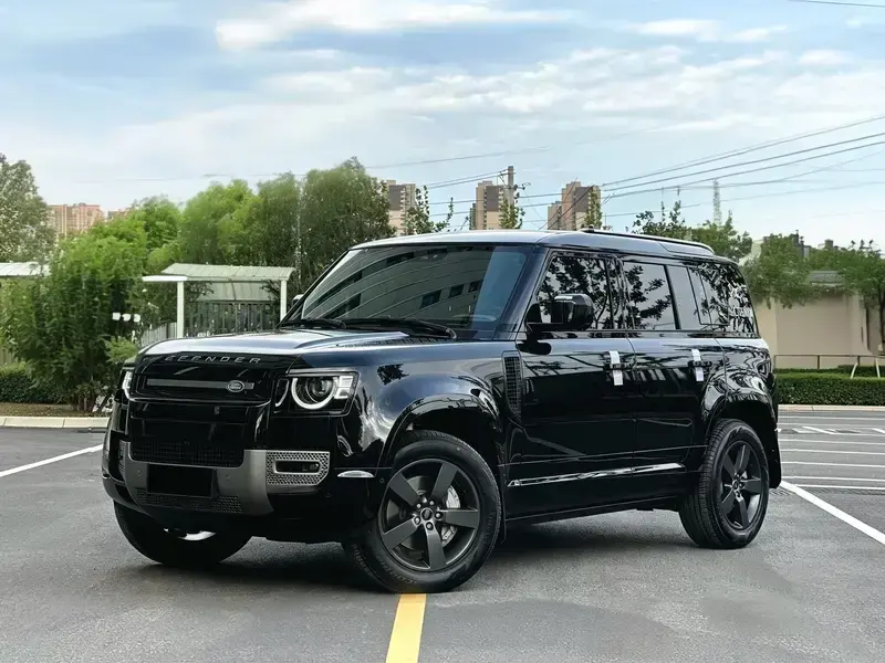 2025 Land Rover Defender с пробегом 8 000 км