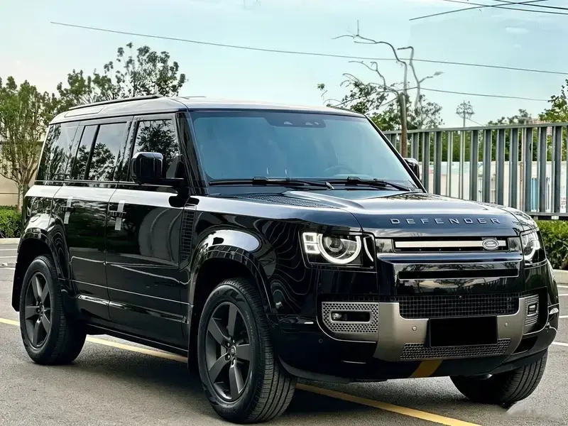 2025 Land Rover Defender с пробегом 8 000 км