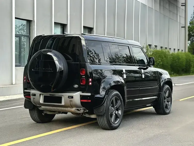 2025 Land Rover Defender с пробегом 8 000 км