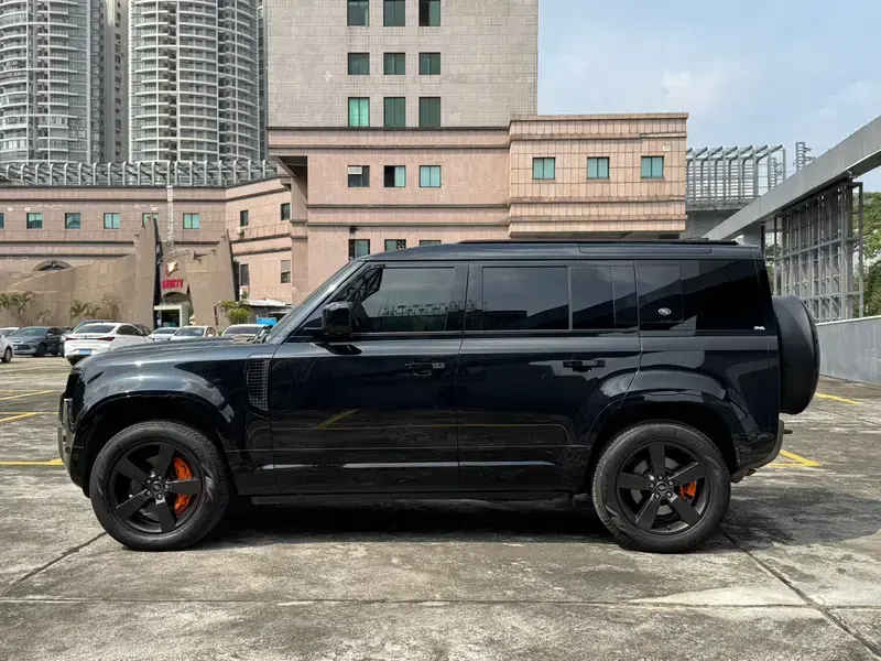 2023 Land Rover Defender с пробегом 141 000 км