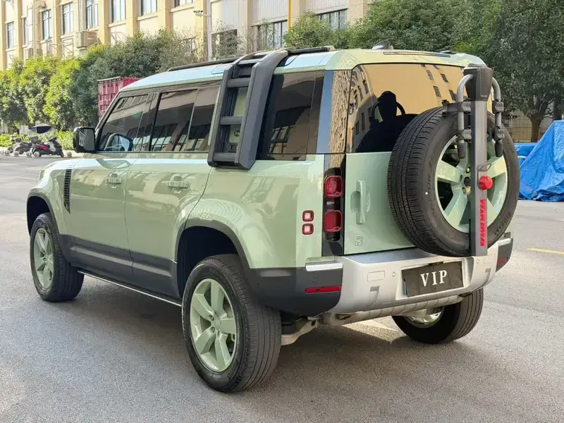 2023 Land Rover Defender с пробегом 43 000 км