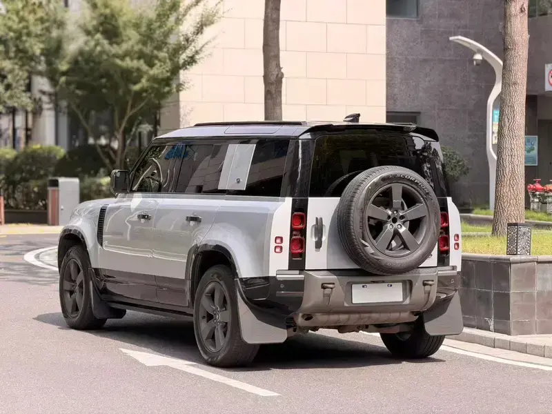 2023 Land Rover Defender с пробегом 70 000 км