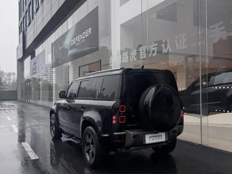 2024 Land Rover Defender с пробегом 18 000 км