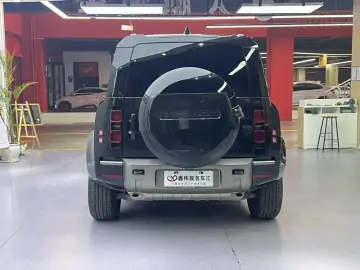 2025 Land Rover Defender с пробегом 10 000 км
