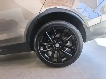 2025 Land Rover Discovery с пробегом 400 км