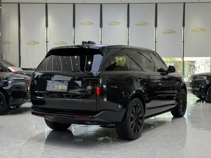 2026 Land Rover Range Rover с пробегом 300 км