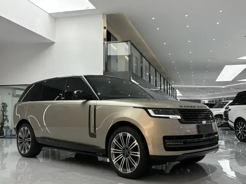 2025 Land Rover Range Rover с пробегом 8 000 км