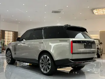 2025 Land Rover Range Rover с пробегом 8 000 км