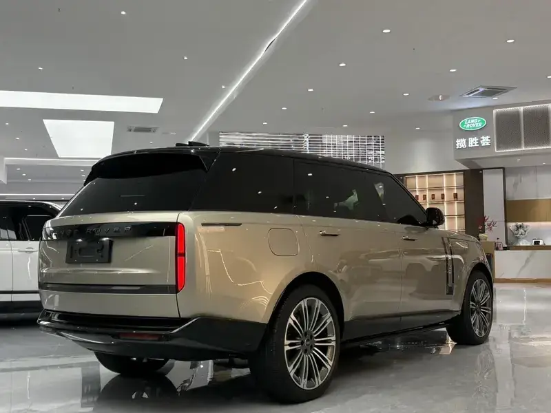 2025 Land Rover Range Rover с пробегом 8 000 км