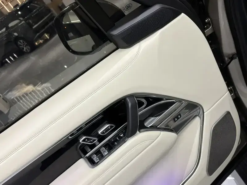2025 Land Rover Range Rover с пробегом 8 000 км
