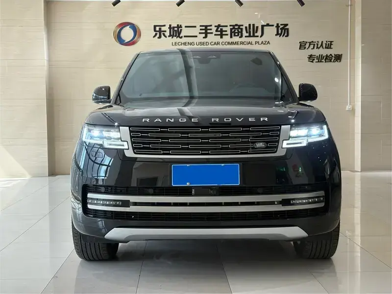 2025 Land Rover Range Rover с пробегом 10 000 км