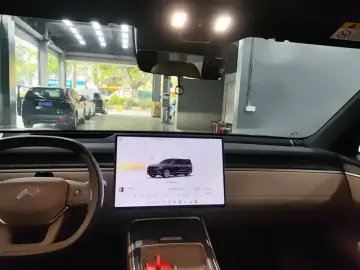 2025 Nio Onvo L90 с пробегом 15 000 км