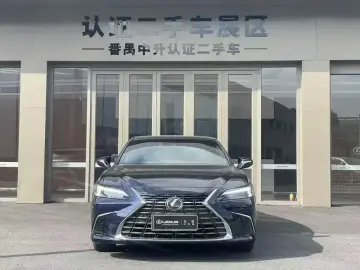 2025 Lexus ES с пробегом 9 000 км