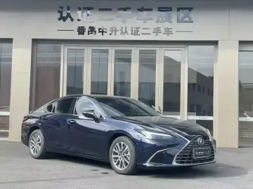 2025 Lexus ES с пробегом 9 000 км