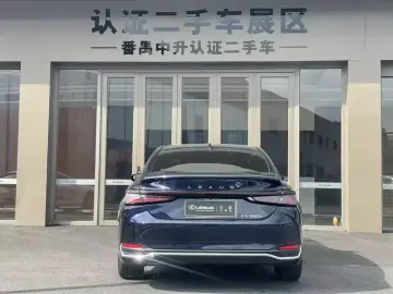 2025 Lexus ES с пробегом 9 000 км