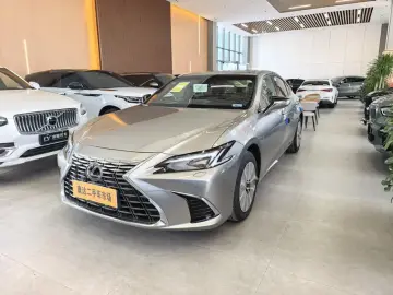2025 Lexus ES с пробегом 100 км