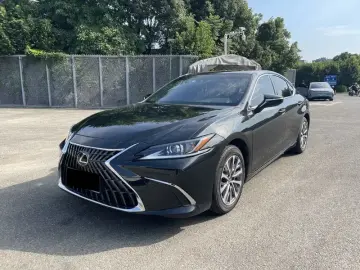 2024 Lexus ES с пробегом 40 000 км
