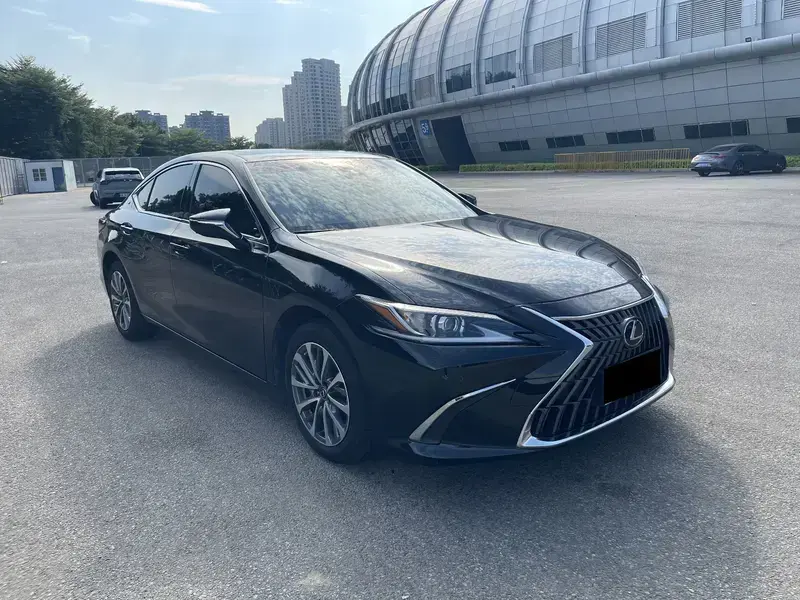 2024 Lexus ES с пробегом 40 000 км