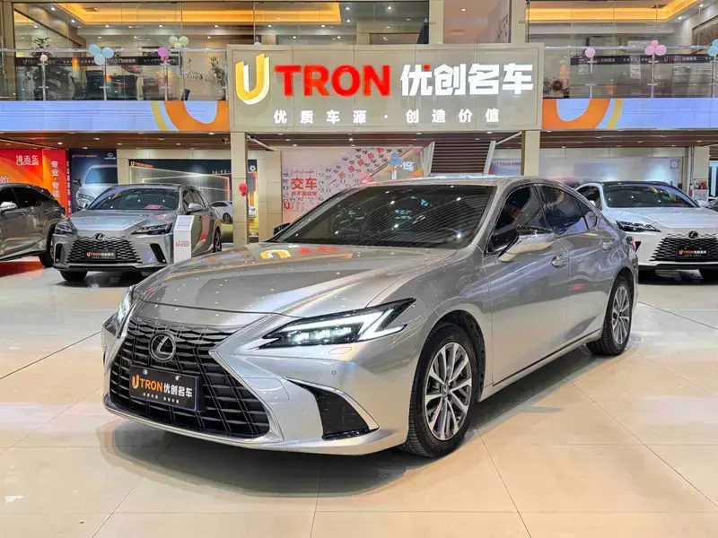 2025 Lexus ES с пробегом 27 500 км