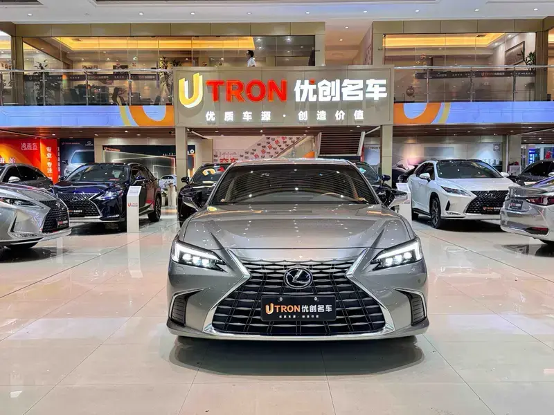 2025 Lexus ES с пробегом 27 500 км