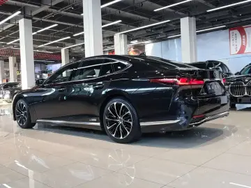 2021 Lexus LS с пробегом 5 000 км