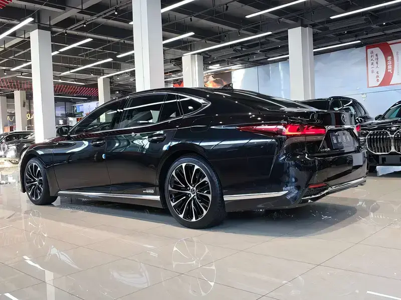 2021 Lexus LS с пробегом 5 000 км