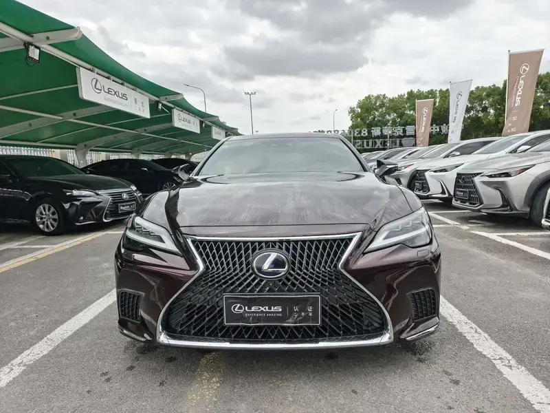 2021 Lexus LS с пробегом 19 500 км