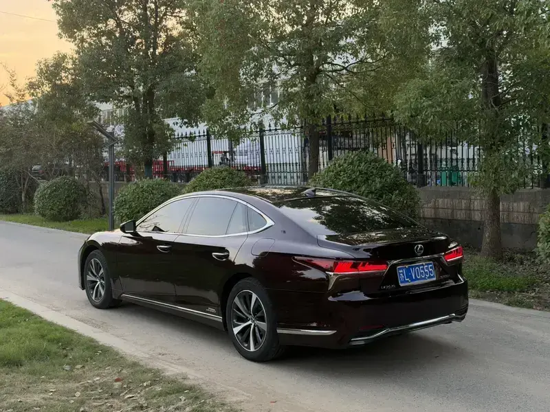 2021 Lexus LS с пробегом 73 000 км