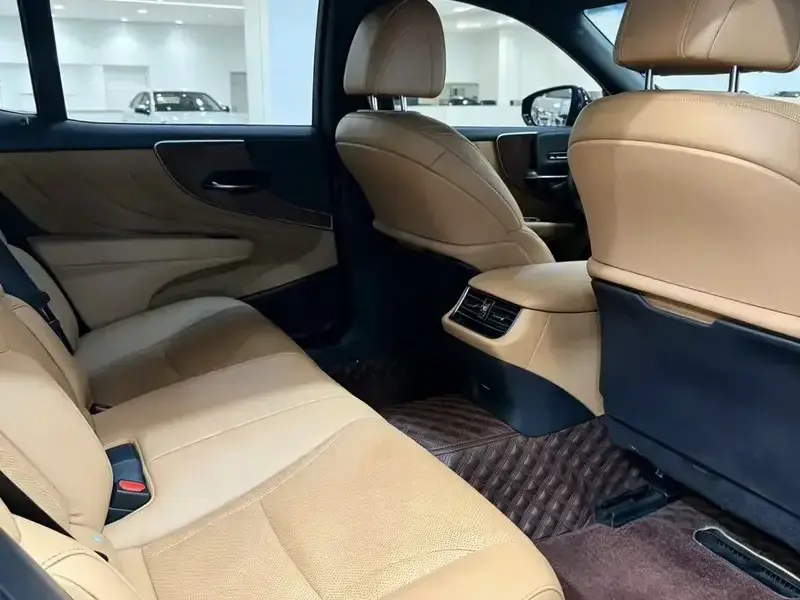 2021 Lexus LS с пробегом 107 000 км