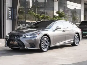 2024 Lexus LS с пробегом 12 000 км