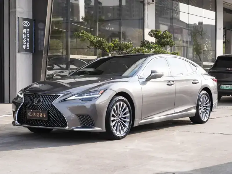 2024 Lexus LS с пробегом 12 000 км