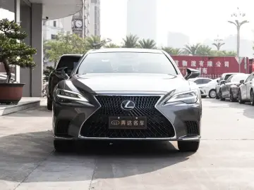 2024 Lexus LS с пробегом 12 000 км